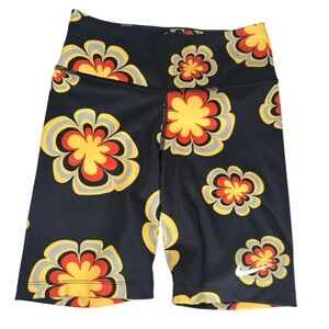 Nike Recreation Club Shorts Womans Small Tight Fit Flower Athletic Fit Workout